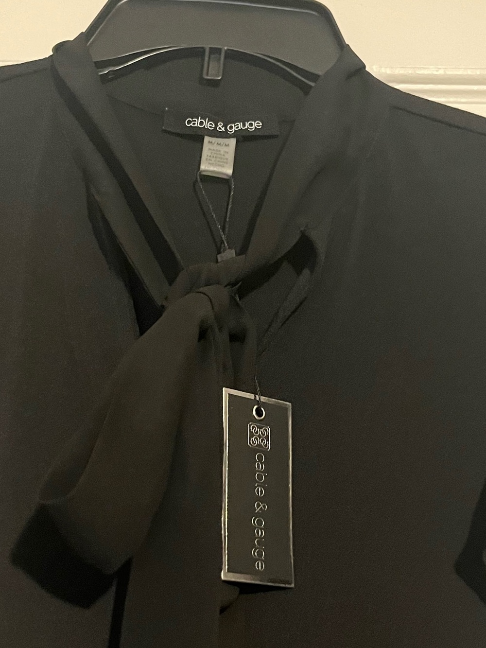 Cable & Gauge Black Tie-Neck Short Sleeve Blouse